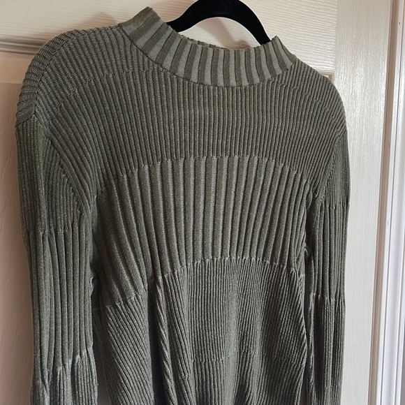 American Eagle Cropped Ribbed Sweater - Picture 2 of 5